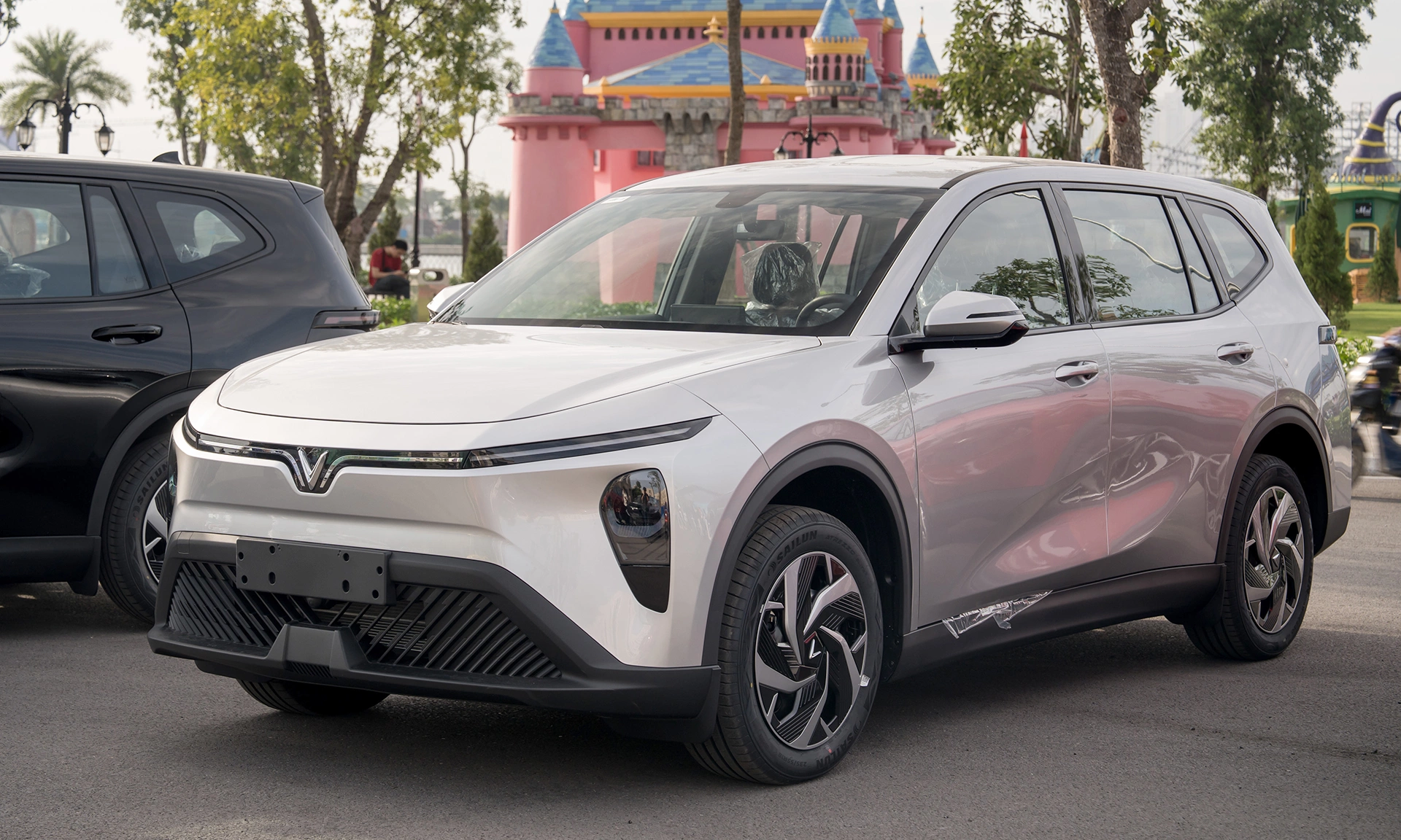 Thuê Xe Tự Lái VinFast LimoGreen: Chiến Lược Vận Tải Đột Phá 2026