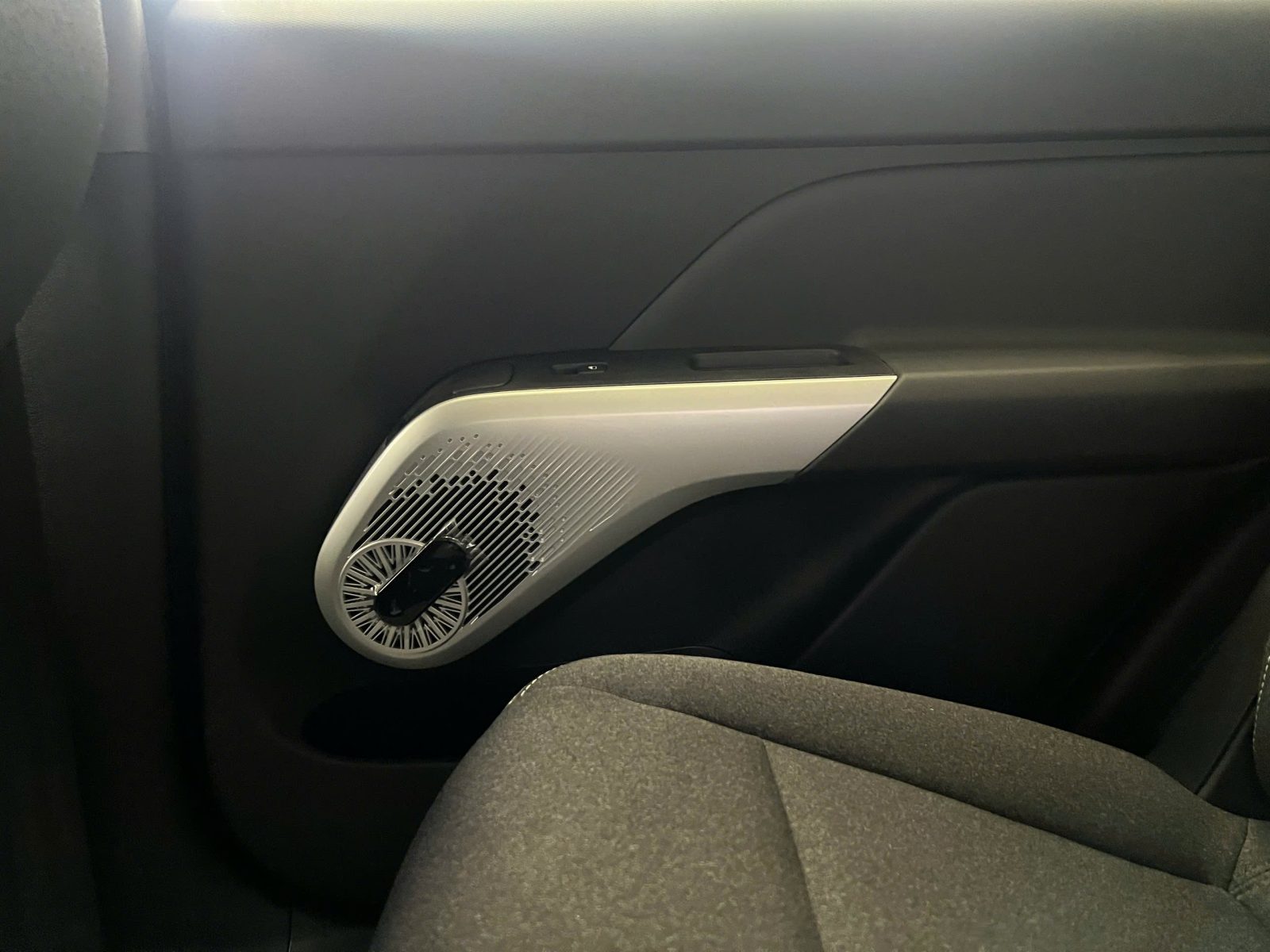 Khoang lái hiện đại khi thuê VinFast Limo Green