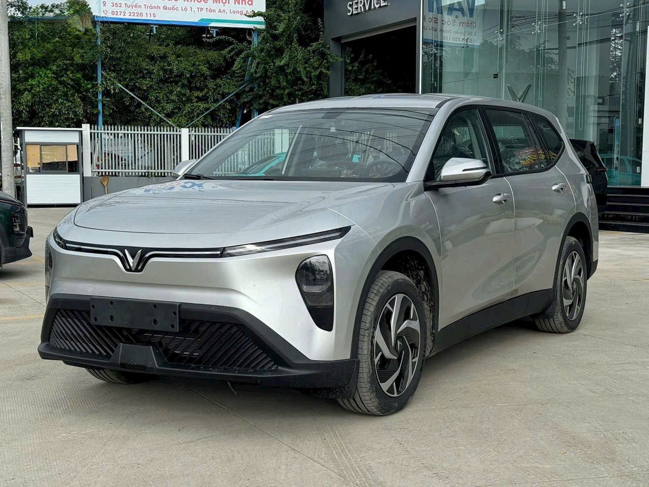 Thuê xe điện tự lái VinFast Limo Green - Giải pháp vận tải xanh